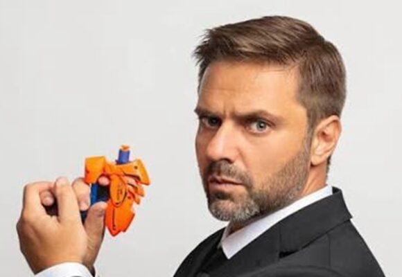 Fábio Rabin apresenta novo show de stand-up em Belém no dia 8 de agosto no Teatro IT Center