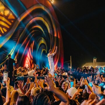 Pé na Areia 2026 movimenta Salinópolis com shows e atrações na Praia do Atalaia