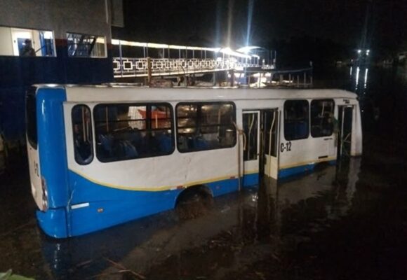 MPPA abre inquérito para investigar acidente com ônibus que afundou em rio de Barcarena