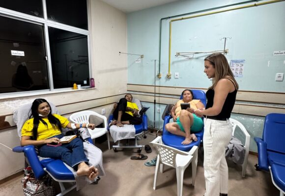Voluntários entregam kits de higiene e mensagens de acolhimento a pacientes do Hospital Ophir Loyola