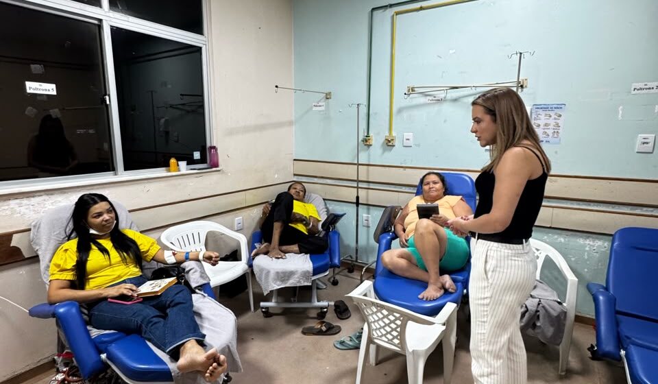 Voluntários entregam kits de higiene e mensagens de acolhimento a pacientes do Hospital Ophir Loyola