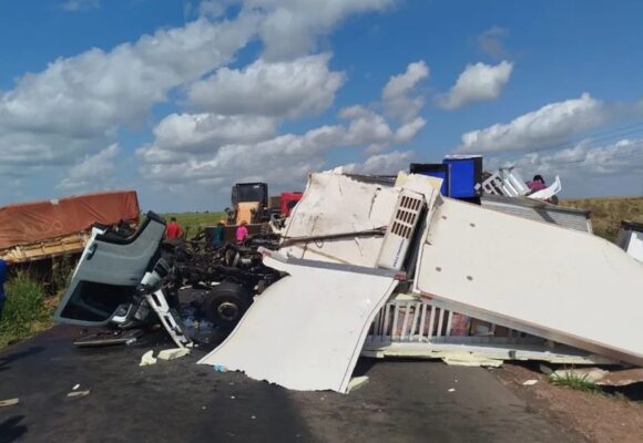 capa-site---2026-07-29t100528886009483120-t Caminhoneiro morre em acidente com três veículos na BR-155 no Pará