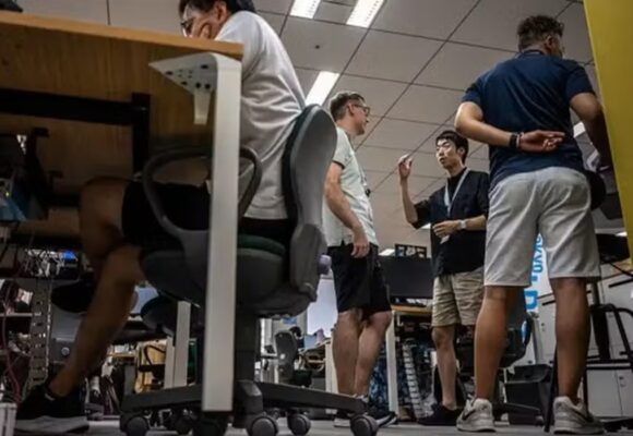 Japão libera uso de shorts no trabalho e gera debate sobre assédio