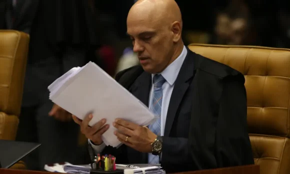 Moraes dá 48 horas para Bolsonaro explicar vídeo com IA
