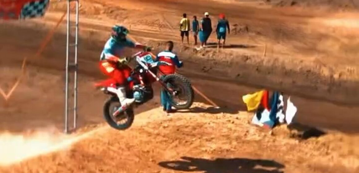 Motocross atrai pilotos e público no Festival de Verão de Portel