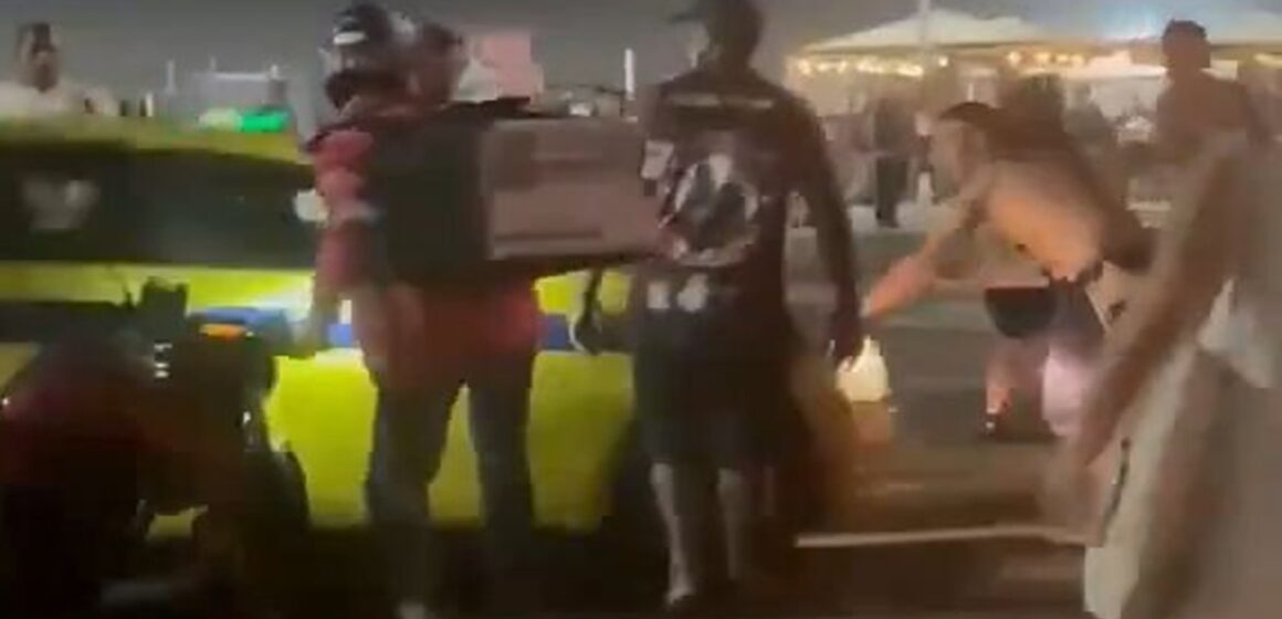 frame_006 Motoboy reage após ser agredido por torcedores argentinos no Rio