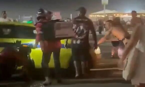 frame_006 Motoboy reage após ser agredido por torcedores argentinos no Rio