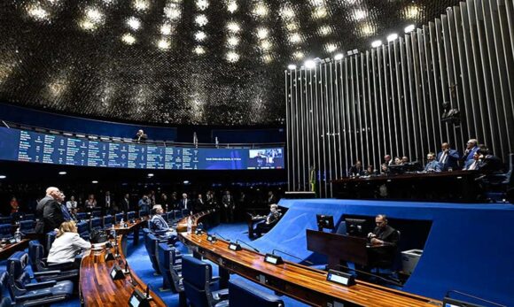 Senado aprova projeto que cria pagamento automático de pensão alimentícia via Pix