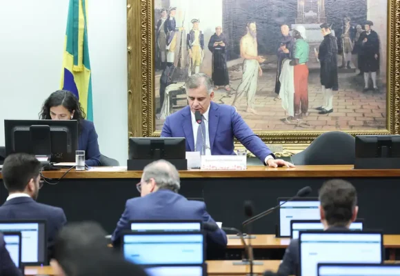 CCJ da Câmara aprova fim da aposentadoria compulsória como punição para juízes; PEC segue para comissão especial