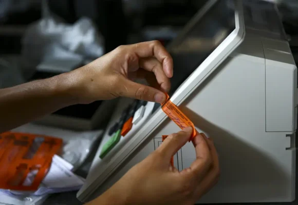 lacracao-urnas-eletronicas_mcamgo_abr_210920221818-13 Eleitores já podem solicitar voto em trânsito para as eleições de 2026