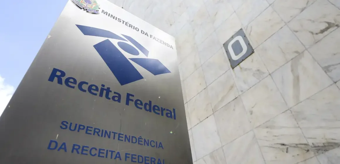 Receita inclui 17 empresas de combustíveis na lista de devedoras contumazes