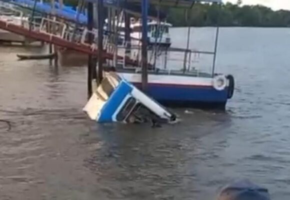Ônibus perde freio e cai no rio Itaporanga em Barcarena; oito passageiros atendidos sem mortes confirmadas