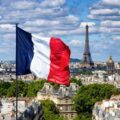 França aprova lei para restringir redes sociais a menores de 15 anos
