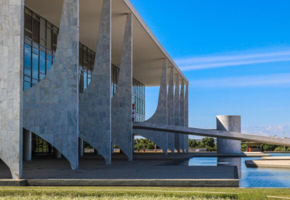 Entenda a Lei de Reciprocidade, que o Brasil pode acionar contra os EUA após tarifas de 25%; lei prevê contramedidas na mesma proporção