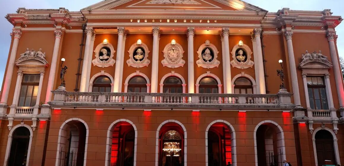 Theatro da Paz abre visitas guiadas para moradores e turistas em Belém