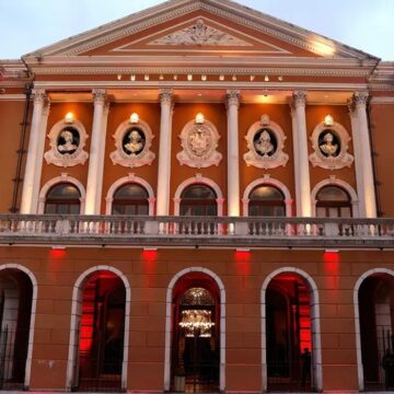 Theatro da Paz abre visitas guiadas para moradores e turistas em Belém