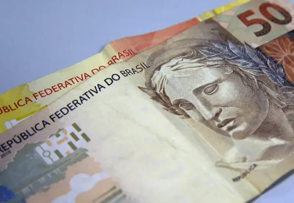 Saques da poupança superam depósitos em R$ 39,3 bilhões no semestre