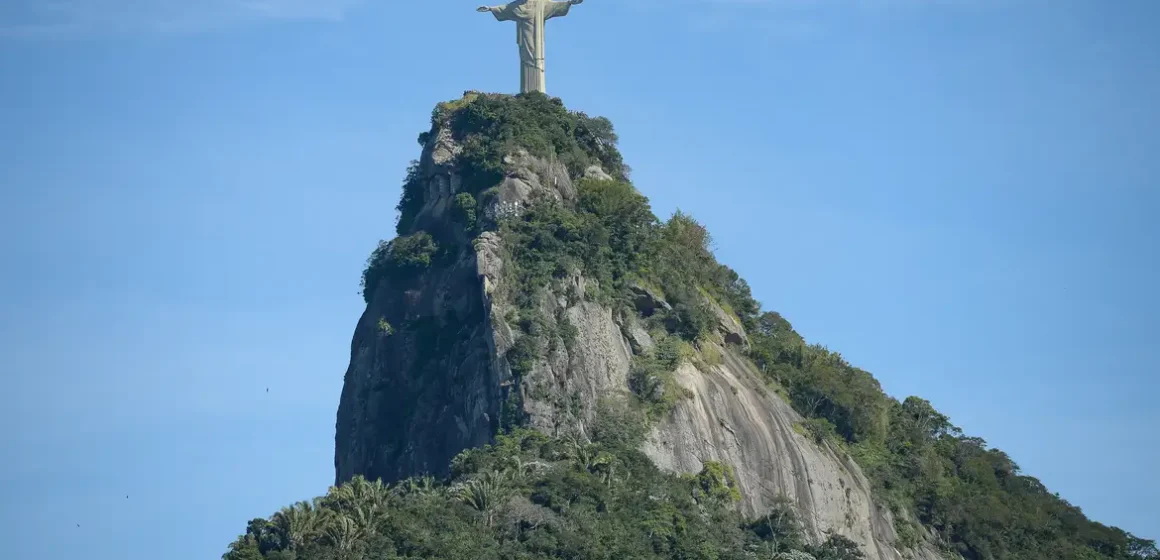 rio_de_janeiro_2406219949_2 Cristo Redentor terá novas escadas e elevadores inclinados a partir de agosto; obras custam R$ 15 milhões