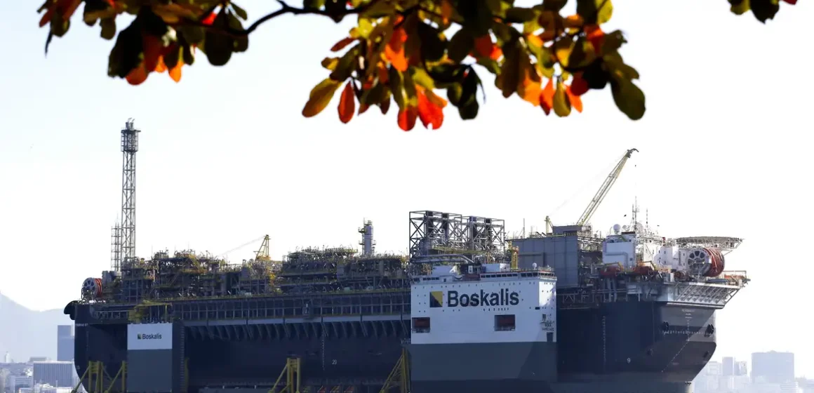 tnrgo_abr_1907181929 Petróleo oscila com tensão no Irã e investidores acompanham cenário internacional
