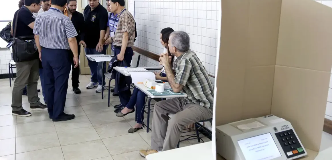 Justiça Eleitoral começa a convocar mesários para as eleições de outubro com cartas detalhando local, função e treinamento