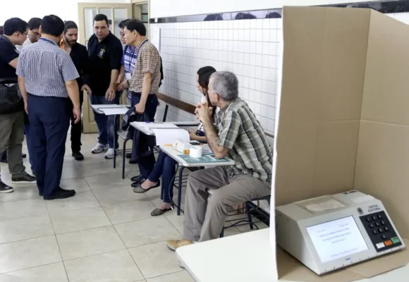 Justiça Eleitoral começa a convocar mesários para as eleições de outubro com cartas detalhando local, função e treinamento