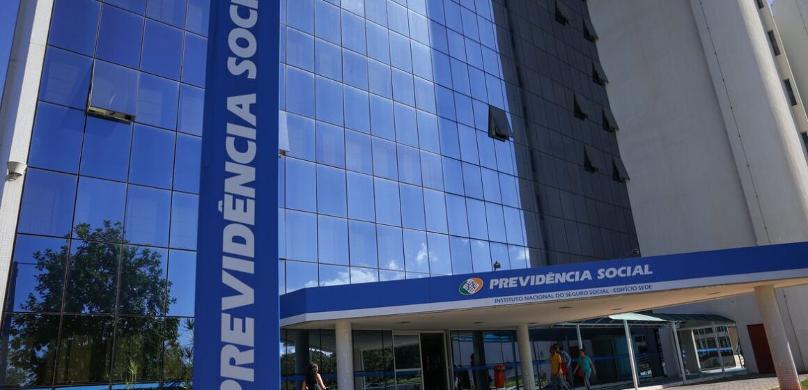 Previdência reduz em R$ 5 bilhões previsão de gastos com INSS para 2027