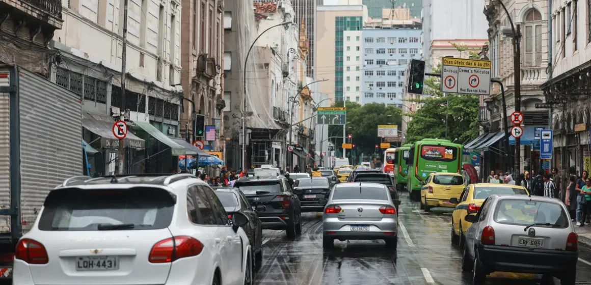Adesivos eleitorais podem levar à perda da cobertura do seguro; FenSeg alerta sobre aumento de risco