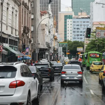 Adesivos eleitorais podem levar à perda da cobertura do seguro; FenSeg alerta sobre aumento de risco
