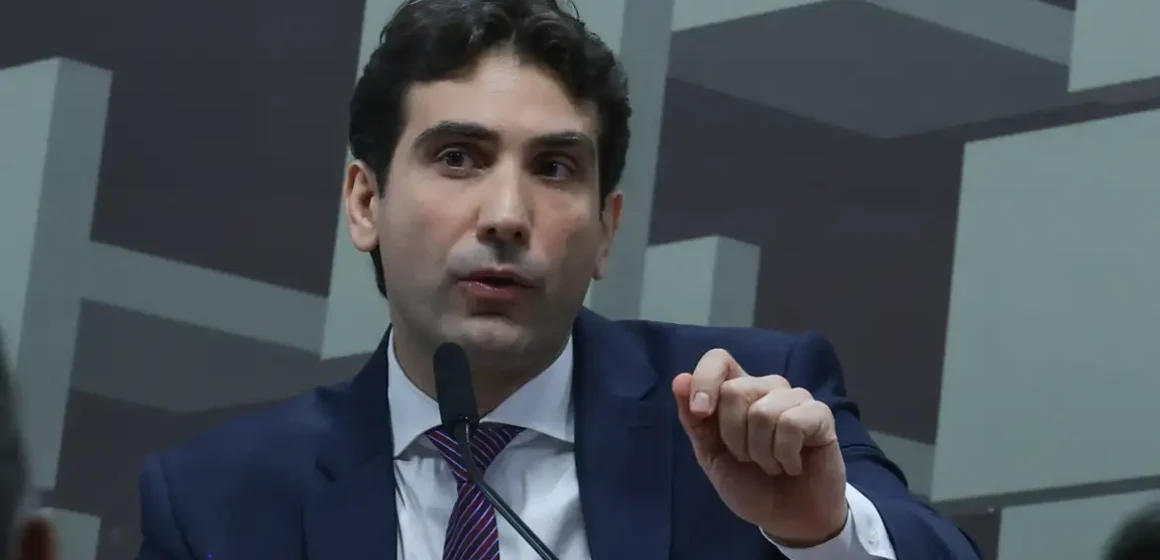 0d9a9293 Galípolo critica pressão de empresas para usar FGC e defende regulação mais rígida