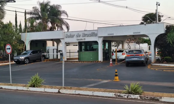 20250911_180150bp Moraes autoriza Bolsonaro a receber visitas, mas Flávio segue proibido até o fim das eleições