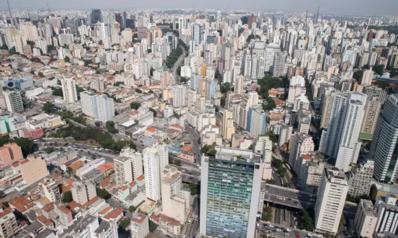 Área urbanizada no Brasil cresceu 12,3% de 2019 a 2022, mas ocupa apenas 0,6% do território nacional, com destaque para a concentração no litoral e no Pará, que integra a Amazônia Legal