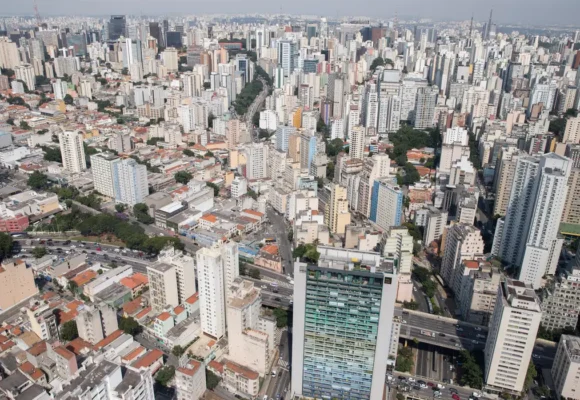 Área urbanizada no Brasil cresceu 12,3% de 2019 a 2022, mas ocupa apenas 0,6% do território nacional, com destaque para a concentração no litoral e no Pará, que integra a Amazônia Legal