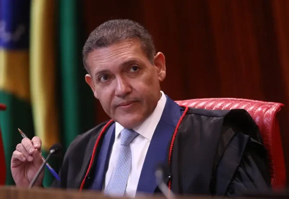 Presidente do TSE, Nunes Marques, defende urna eletrônica como “patrimônio da democracia brasileira”