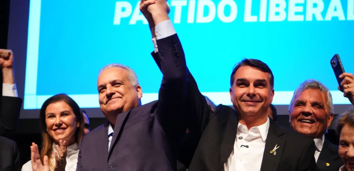 Flávio Bolsonaro terá segundo menor tempo de TV ante PT desde 2010, com chapa “puro-sangue” e 1 minuto e 12 segundos a menos que Lula
