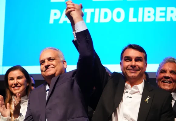 Flávio Bolsonaro terá segundo menor tempo de TV ante PT desde 2010, com chapa “puro-sangue” e 1 minuto e 12 segundos a menos que Lula