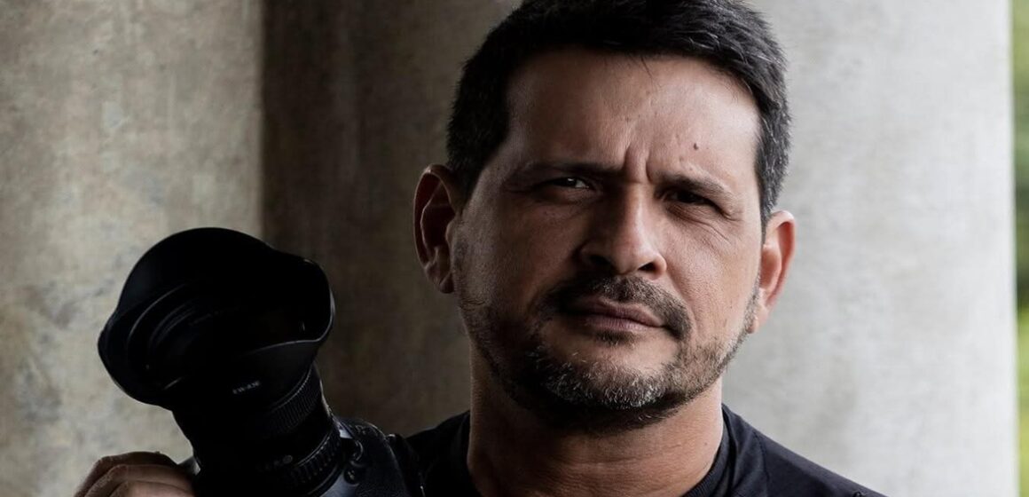 Oswaldo Forte ministra oficina básica de fotografia com smartphone no Sesc Ver-o-Peso
