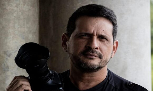Oswaldo Forte ministra oficina básica de fotografia com smartphone no Sesc Ver-o-Peso