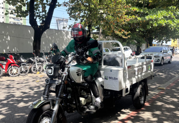 Triciclos recolhem 300 toneladas de lixo em Belém no primeiro mês de operação; frota de 19 veículos amplia agilidade da coleta