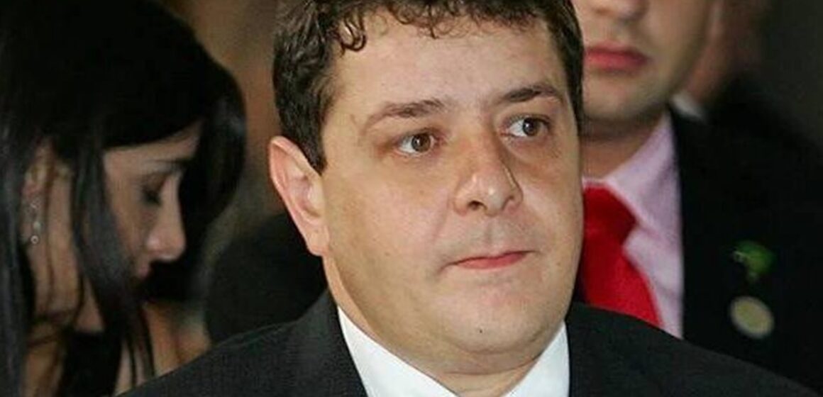 Defesa de Lulinha processa Flávio Bolsonaro por vídeo sobre fraudes no INSS