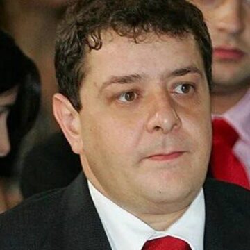 Defesa de Lulinha processa Flávio Bolsonaro por vídeo sobre fraudes no INSS