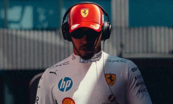 Hamilton se retrata após críticas à Ferrari no GP da Holanda