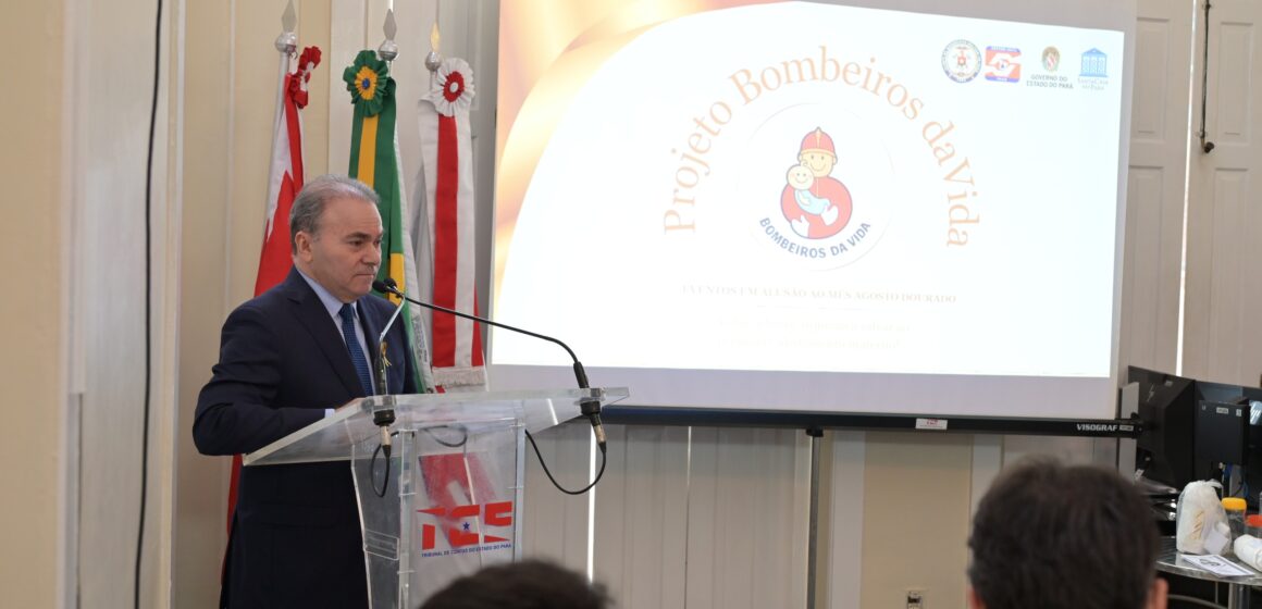 Vice preisdente Luis Cunha Agosto Dourado: Palestra conscientiza servidores do TCE-PA a fazer doação de recipientes para o Banco de Leite da Santa Casa