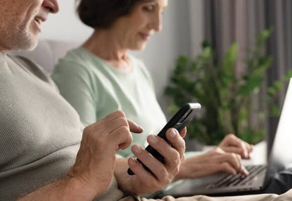 Terapia Ocupacional ajuda idosos a evitar dependência digital e equilibrar uso de redes sociais