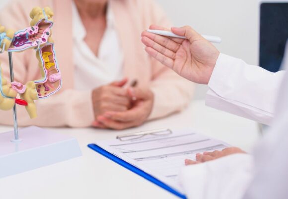 SUS inclui teste imunoquímico fecal para rastreamento de câncer colorretal em pacientes de 50 a 75 anos