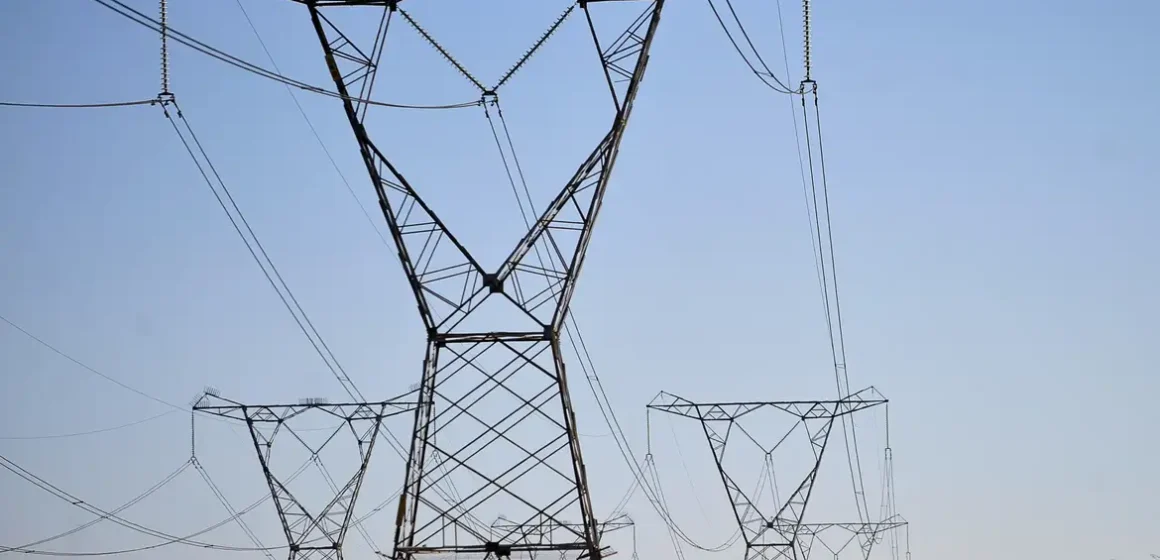 ONS projeta crescimento de 4,1% no consumo de energia em 2026, com aumento médio de 4,5% ao ano até 2030