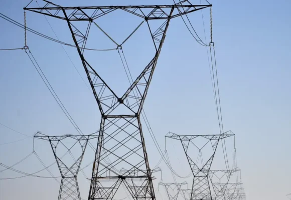 ONS projeta crescimento de 4,1% no consumo de energia em 2026, com aumento médio de 4,5% ao ano até 2030
