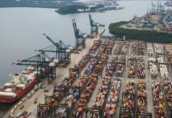 c7ce57c4-3ca3-44b5-a68b-9e4e44e7e8bb Empresas afetadas por tarifaço e conflitos terão R$ 13,5 bilhões em crédito
