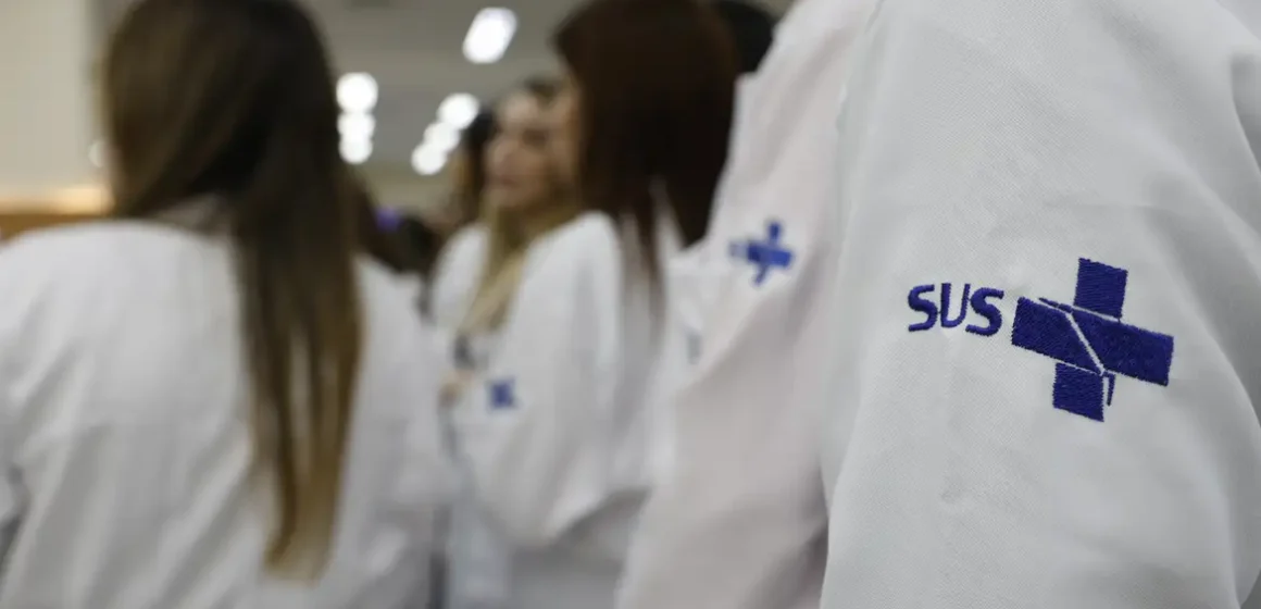 Ministério da Saúde prorroga atuação de 676 médicos especialistas no SUS até fevereiro de 2027 e prevê novo edital em dezembro
