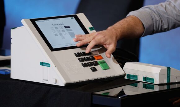 TSE afirma que totalização dos votos é aberta, auditável e segura, com 40 oportunidades de fiscalização