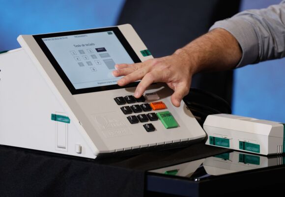 TSE afirma que totalização dos votos é aberta, auditável e segura, com 40 oportunidades de fiscalização